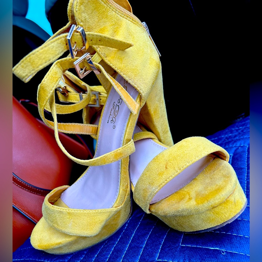 Yellow heels used for one occasion. Great shoe. 3 inches. Thick heel.
